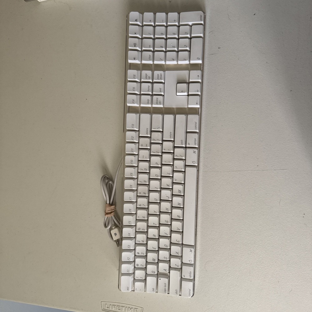 ⌨ Apple A1048 USB Wired Keyboard White Full Size Ergonomic Mac OS X Compatible